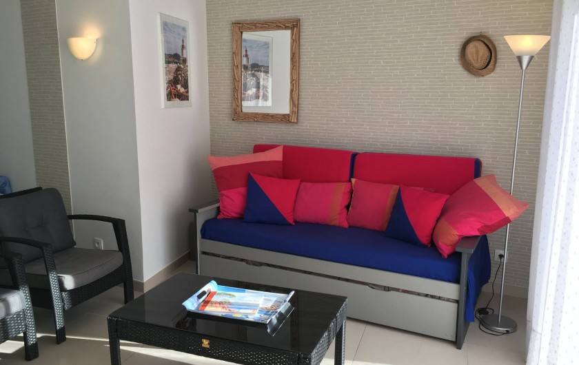 Location de vacances - Appartement à Sanary-sur-Mer - CAP SUD - Le canapé du salon