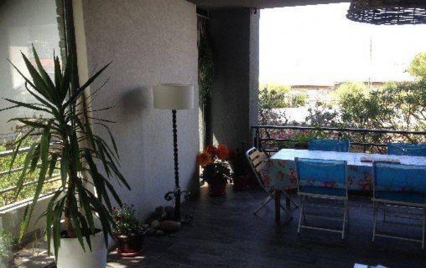 Location de vacances - Appartement à L'Île-Rousse - terrasse couverte