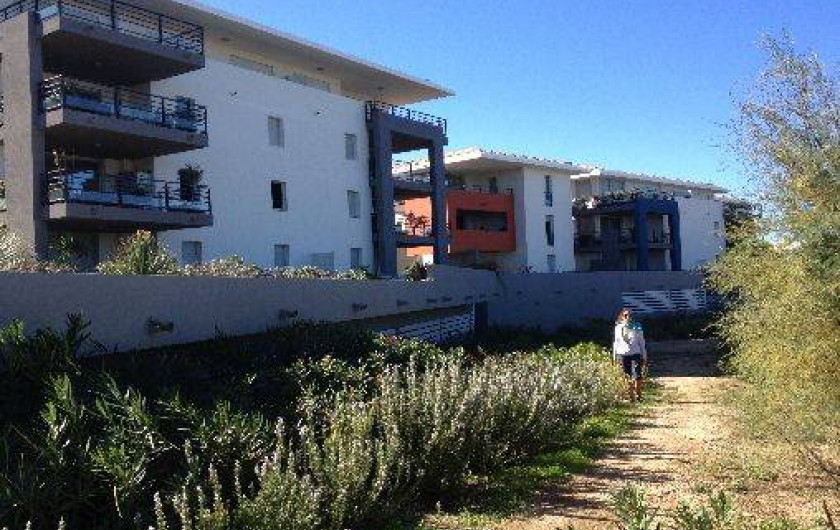 Location de vacances - Appartement à L'Île-Rousse - batiment