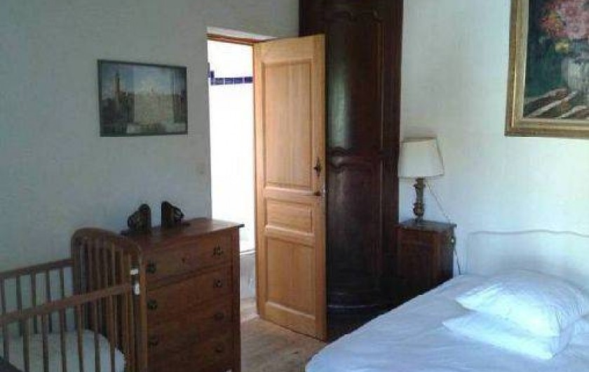 Location de vacances - Maison - Villa à Saint-Clément-des-Baleines - chambre 2 et la porte de sa salle de bain 