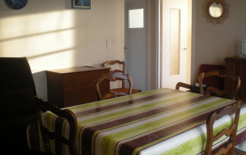 Location de vacances - Villa à Mimizan - Salle à manger avec baies vitrées