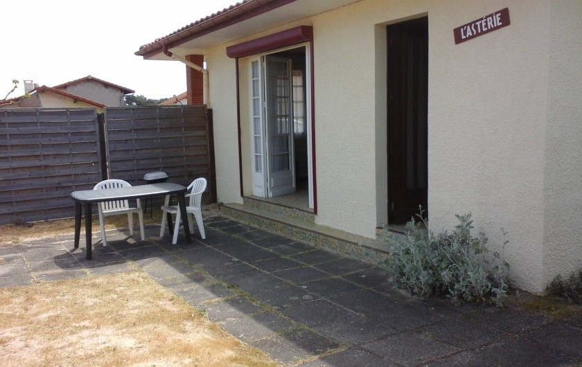 Location de vacances - Villa à Mimizan - Villa "l'astérie" barbecue et salon de jardin