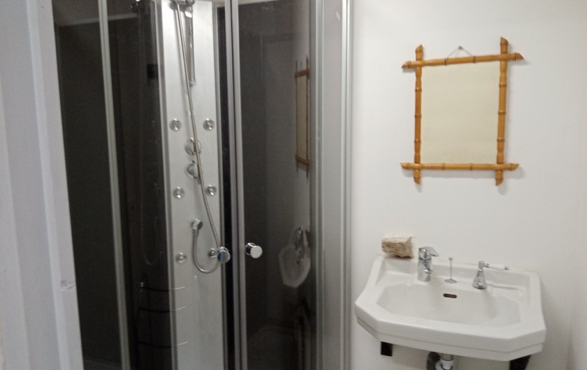 Location de vacances - Appartement à Songeson - salle de douche