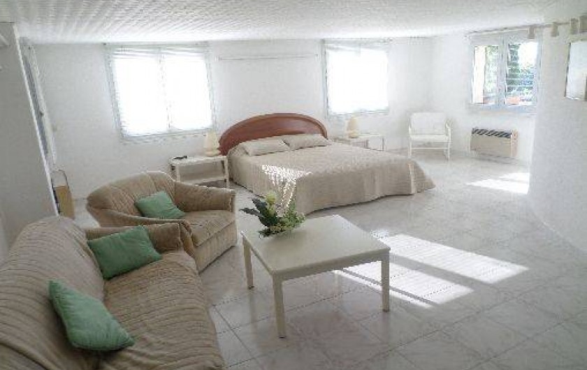 Location de vacances - Appartement à Vaison-la-Romaine - Grande chambre lit 160 /200 avec  2 sommiers.
