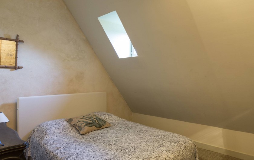 Location de vacances - Maison - Villa à Saint-Maden - 2ème étage : chambre Emeraude,  lit 140