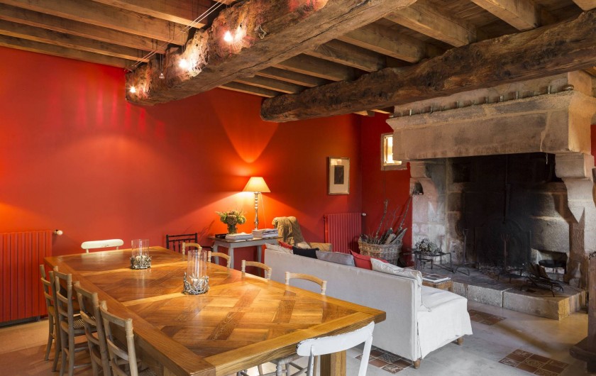 Location de vacances - Maison - Villa à Saint-Maden - Salle à manger-salon, grande cheminée, table pour 12