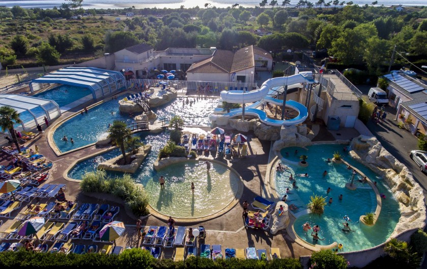 Location de vacances - Camping à Aytré - notre bel espace aquatique vu du ciel.