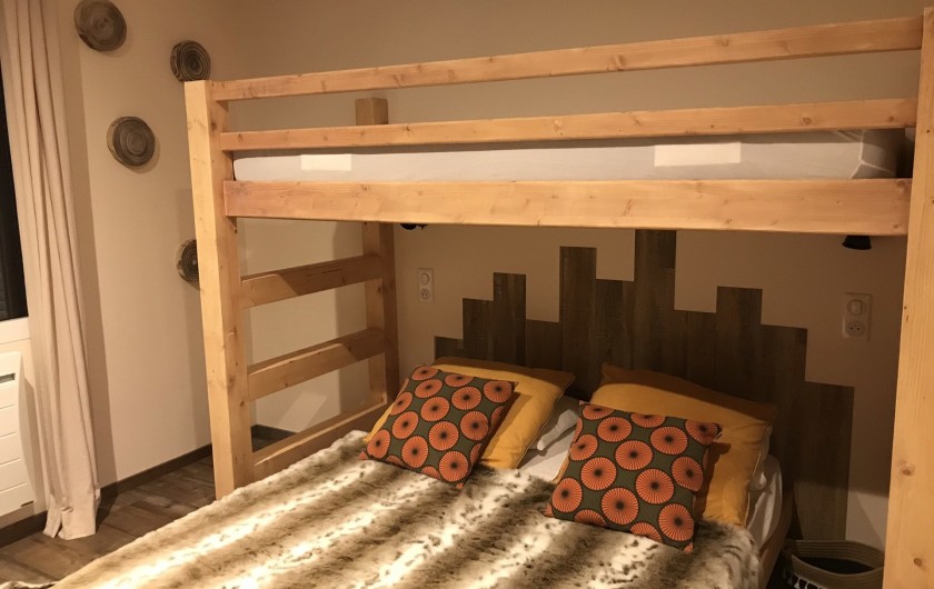 Location de vacances - Appartement à Val Thorens - Une vraie chambre de 10 m2 avec télévision et 3 couchages
