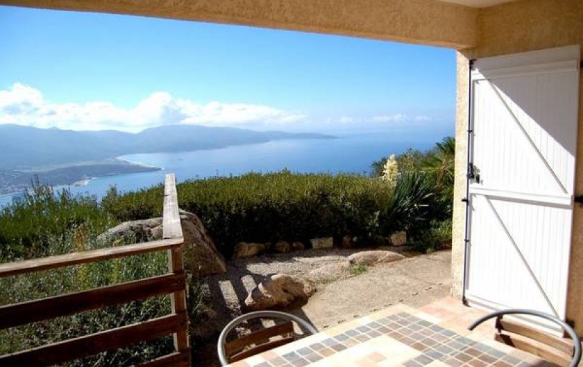 Location de vacances - Villa à Olmeto - Vue depuis la terrasse couverte
