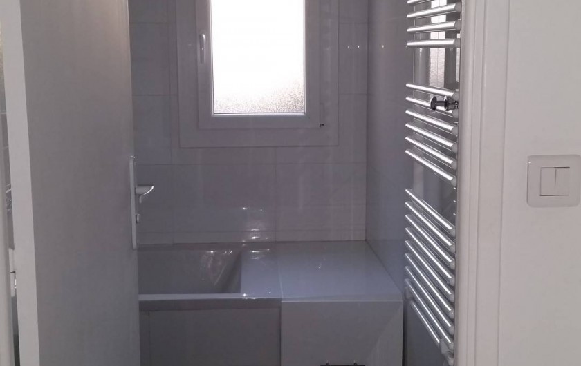 Location de vacances - Appartement à Cannes - Vue salle de bain
