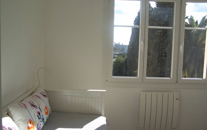 Location de vacances - Appartement à Cannes - Vue de la chambre 2