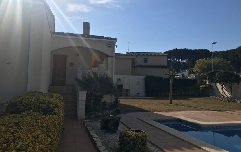 Location de vacances - Villa à L'Escala - PASSAGE ENTREE VILLA