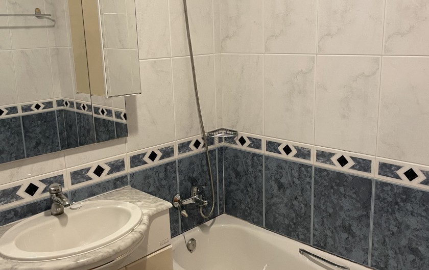 Location de vacances - Villa à L'Escala - SALLE DE BAINS BAIGNOIRE