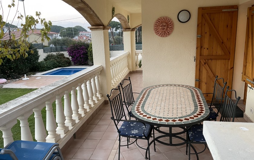 Location de vacances - Villa à L'Escala - TERRASSE COUVERTE