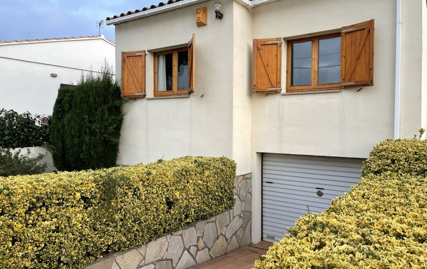 Location de vacances - Villa à L'Escala - ENTRE DE GARAGE PARKING 1 VOITURE PRIVE
