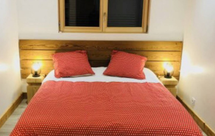 Location de vacances - Chalet à Saint-Sigismond - Chambre Le Pic du Marcelly 2 lits 80 X 190  OU  1 lit 160X190 cm