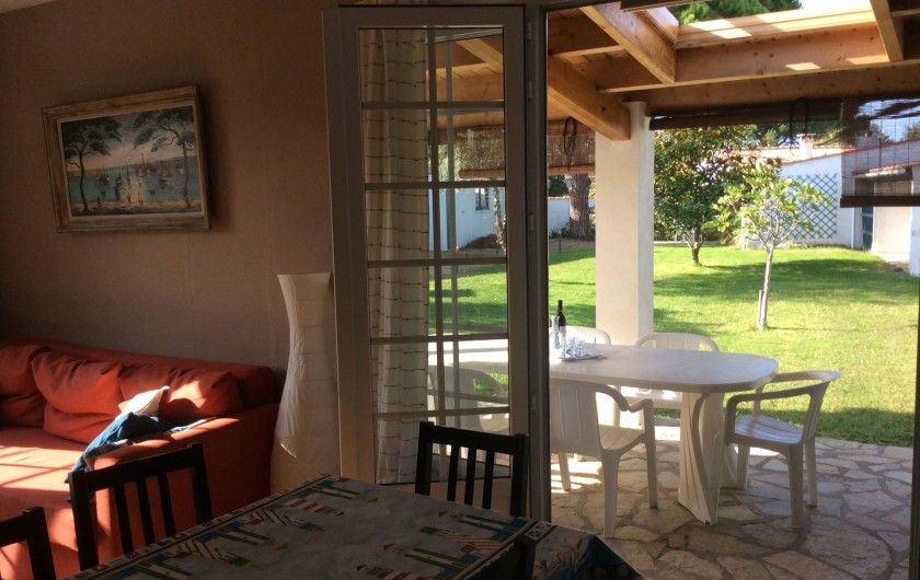 Location de vacances - Maison - Villa à Saint-Pierre-d'Oléron - Grande maison: espace -salle à manger / salon-