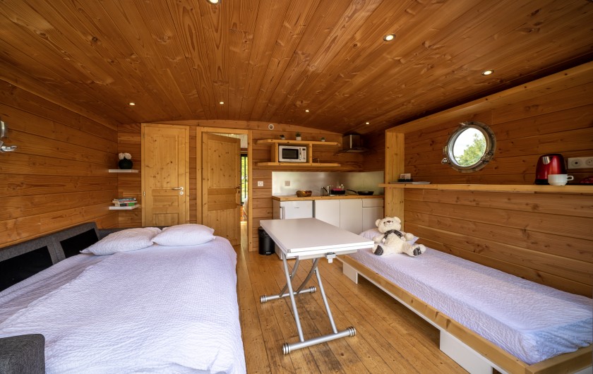 Location de vacances - Bateau à Chassenard - Séjour avec lits faits