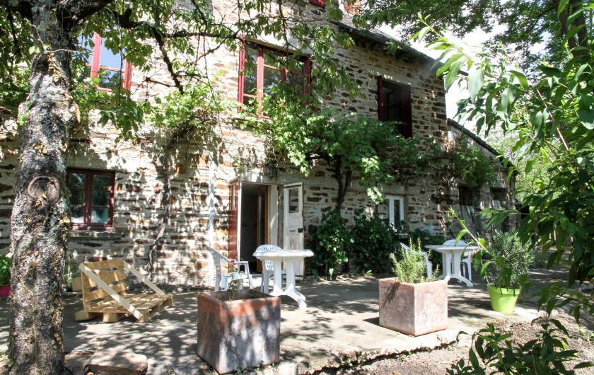 Location de vacances - Chambre d'hôtes à Sauveterre-de-Rouergue - Terrasse maison d'hôtes
