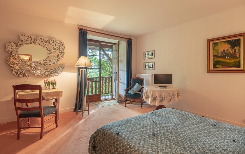 Location de vacances - Gîte à Les Nans - La chambre blanche.