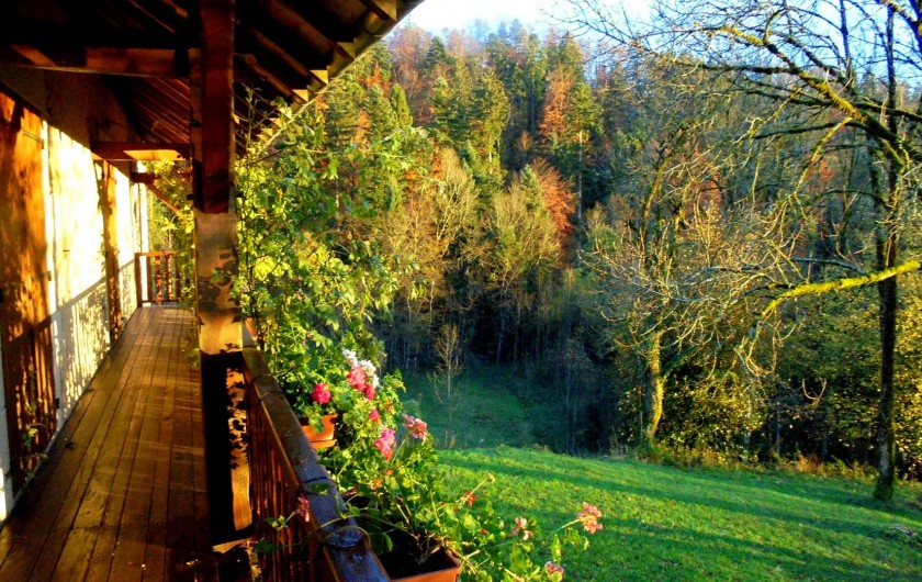 Location de vacances - Gîte à Les Nans - Balcon avec vue.