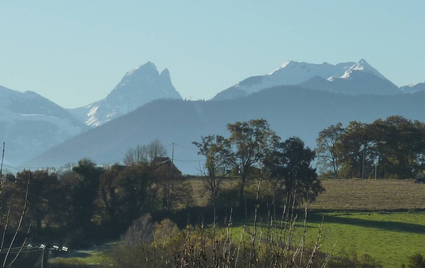 Location de vacances - Chambre d'hôtes à Aubin - Vue des Pyrénées et son Pic du midi d'Ossau
