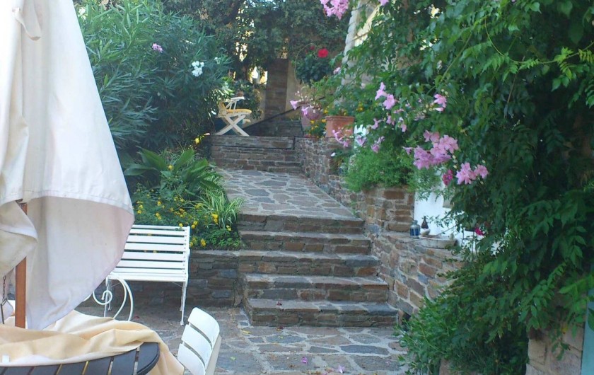 Location de vacances - Villa à Bormes-les-Mimosas - L’escalier qui mène aux chambres