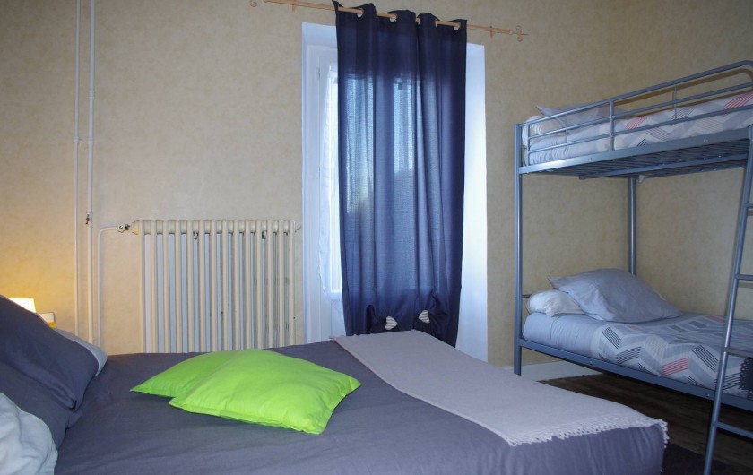 Location de vacances - Chambre d'hôtes à Saint-Étienne-du-Valdonnez - Chambre Balduc pour 1 couple avec 2 enfants à l'Auberge du Bramont en Lozère