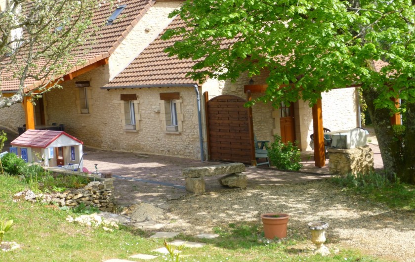 Location de vacances - Gîte à Auriac-du-Périgord - Vue arrière des 2 gîtes