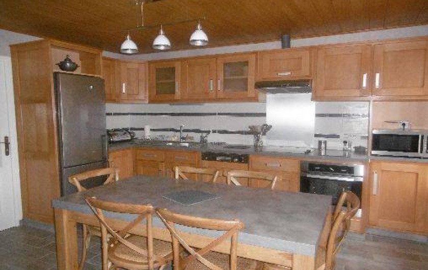 Location de vacances - Gîte à Le Claux - Cuisine ouverte