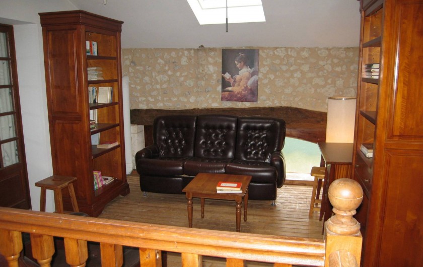 Location de vacances - Maison - Villa à Saint-Séverin - Le salon de lecture à l'étage du patio,