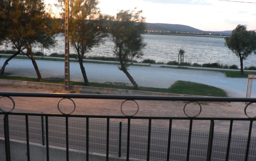 Location de vacances - Villa à Frontignan - Vue sur le lac du Premier étage