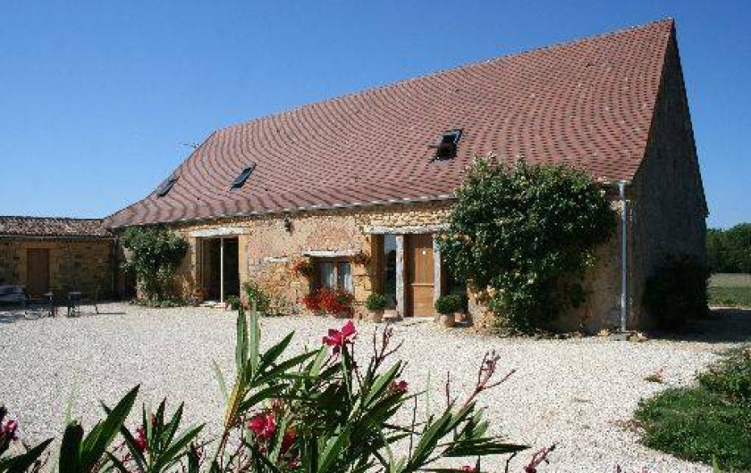 Location de vacances - Chambre d'hôtes à Saint-Avit-Sénieur - façade de la maison d'hôtes