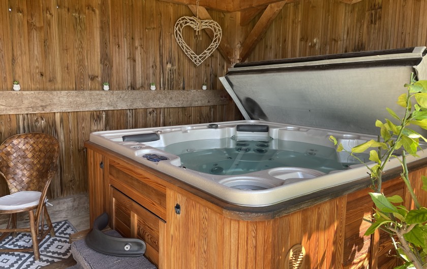 Location de vacances - Chambre d'hôtes à Saint-Avit-Sénieur - espace jacuzzi
