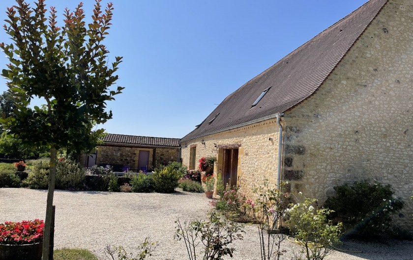 Location de vacances - Chambre d'hôtes à Saint-Avit-Sénieur - Façade extérieur