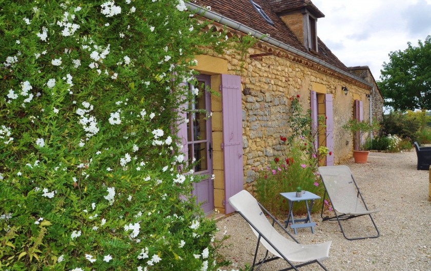 Location de vacances - Chambre d'hôtes à Saint-Avit-Sénieur - façade de la maison d'hôtes