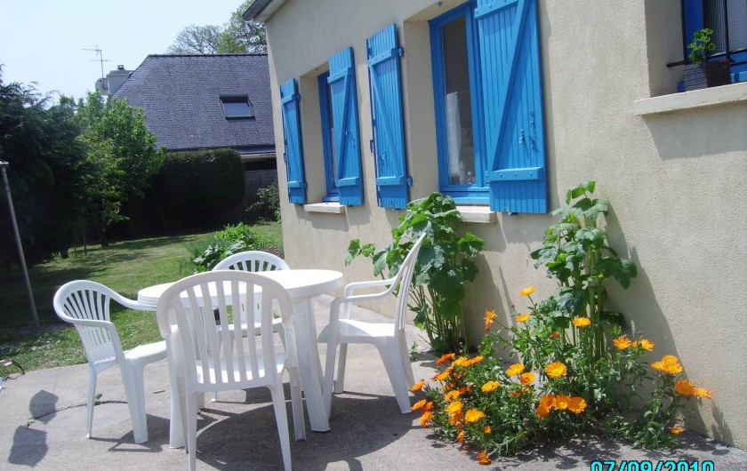 Location de vacances - Maison - Villa à Clohars-Carnoët - TERRASSE DERRIERE LA MAISON ENSOLEILLEE TOUTE LA MATINEE