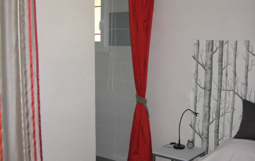Location de vacances - Appartement à Sartène - Accès de la chambre 3 à la salle de bain privative