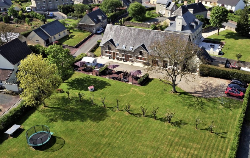 Location de vacances - Gîte à Sainteny - vue aérienne du parc et des gîtes