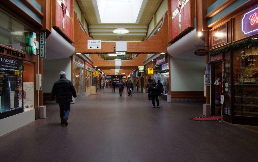 Location de vacances - Appartement à Chamrousse - GALERIE COMMERCIALE