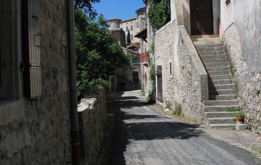 Location de vacances - Gîte à Vogüé - une rue du village
