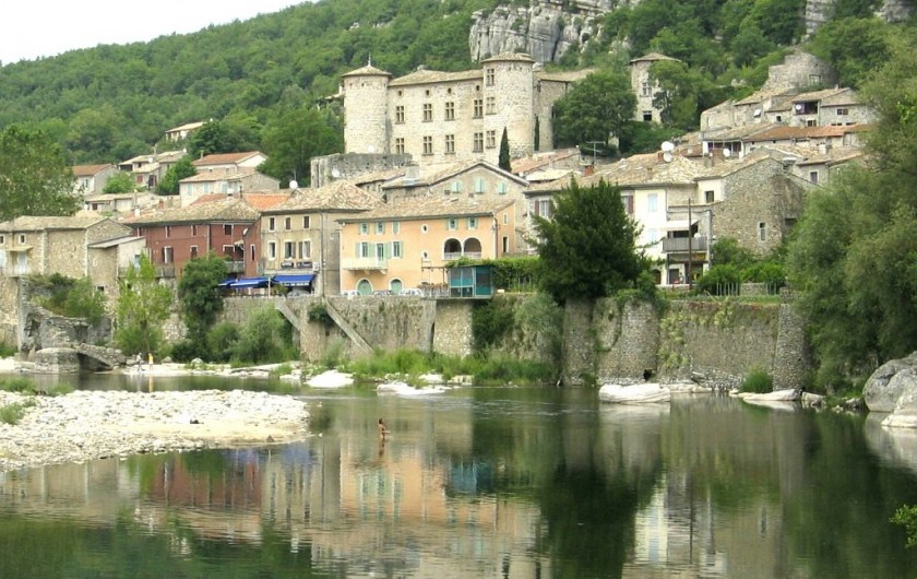 le village et la rivière