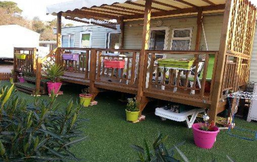 Location de vacances - Camping à Nice - autour du mobile home de la pelouse