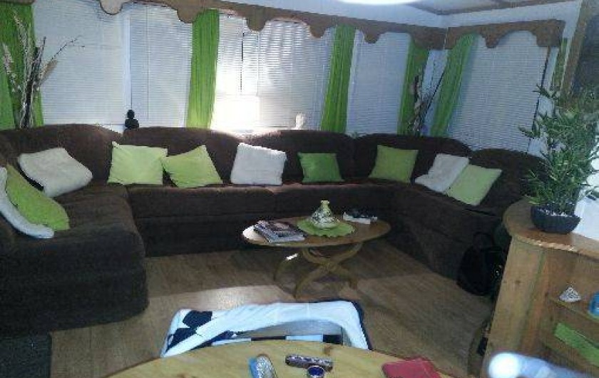 Location de vacances - Camping à Nice - salon climatisee