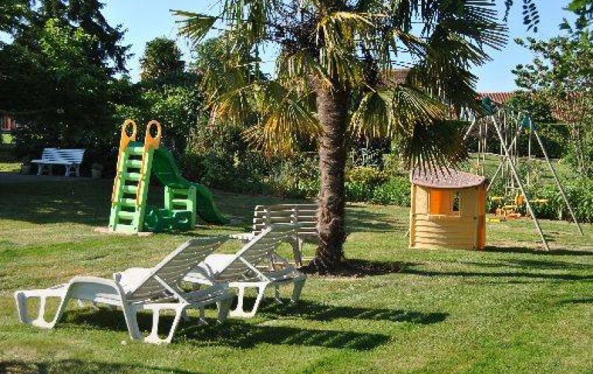 Location de vacances - Gîte à Duffort - Pelouse & jeux