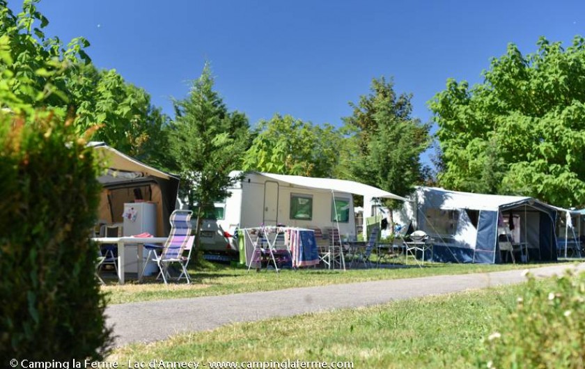 Location de vacances - Camping à Lathuile - Emplacements de camping