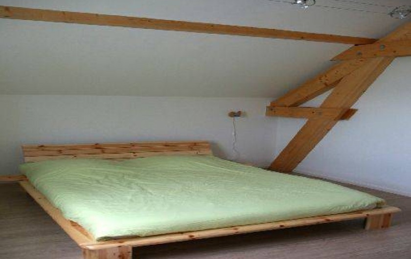 Location de vacances - Chalet à Saint-Hilaire - Lit double à l'étage 160 X 200 grande chambre