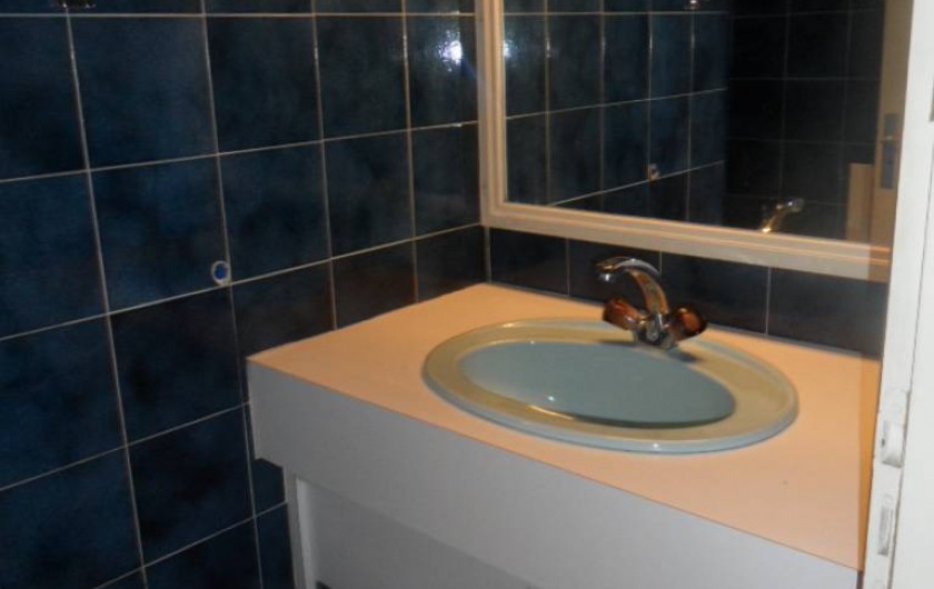 Location de vacances - Villa à Sallanches - Salle d'eau avec douche  dans chambre 1