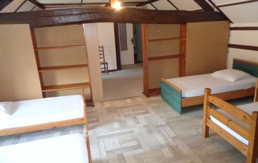 Location de vacances - Gîte à Saint-Léger-de-Montbrillais - dortoir 4 couchages grand gite