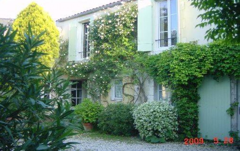 Location de vacances - Appartement à La Rochelle - entrée par la rue